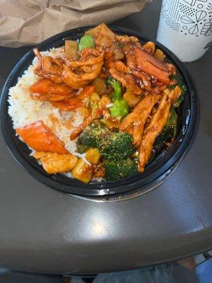 032222 Szechuan Chicken with white rice. Part of lunch combo. $7.99.