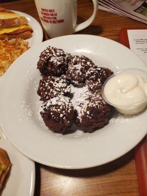 Deliciousness... Chocolate pancake balls