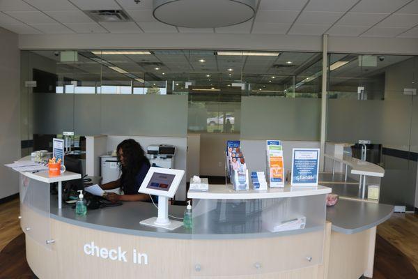 Front Desk / Check-in