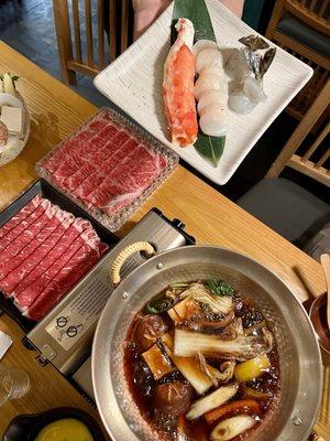 @foodie_starry  Wagyu and Seafood Sukiyaki