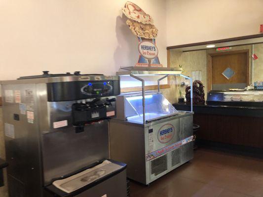 Ice cream machine! And 6 ice cream flavors for scoops