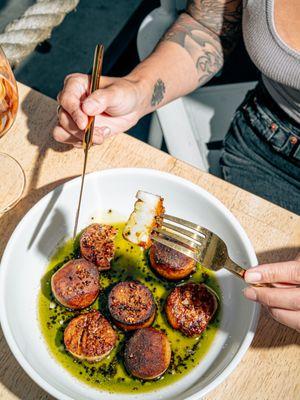 BROWN BUTTER SCALLOPS
Fondant Potatoes, Herbaceous Oil, Puffed
Quinoa, Citrus