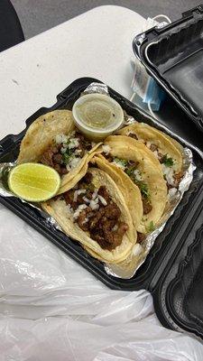 Tacos con carne asada