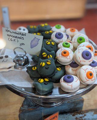 Halloween Macarons