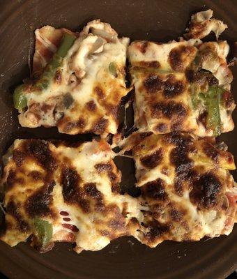 Thin pepper, onion & mushroom pizza