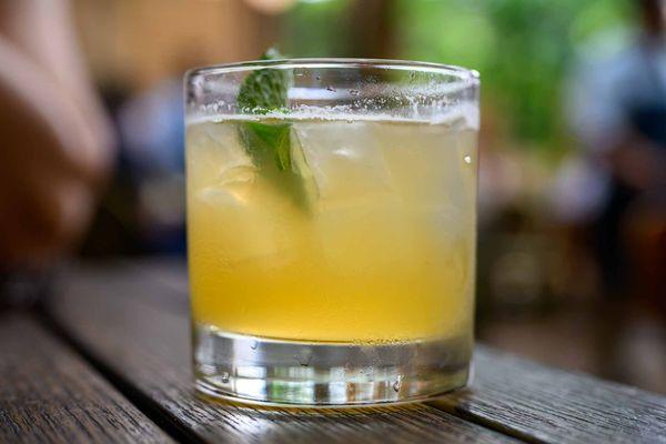 Lemonana Classic: Jim Beam Black, Mint, Lemon, Verbena