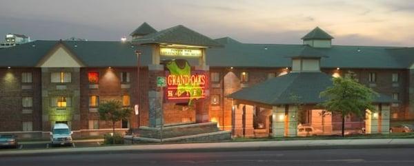 The Grand Oaks Branson Hotel