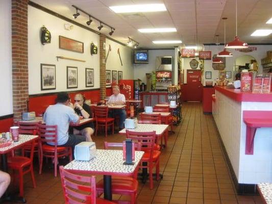 Firehouse Subs - Ormond Beach: Dining Room