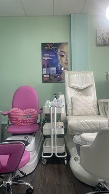 Kid Pedicure & Mom Pedicure