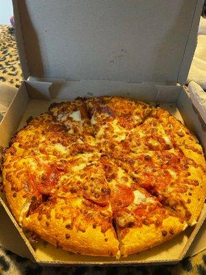 Medium 3x pepperoni and 3x cheese pizza