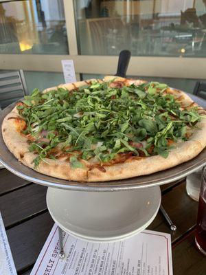 A pizza I made myself, prescutto, arugula, sauce, cheese, excellent! ¡Absolutamente maravilloso!