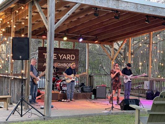 Bandstand in the spacious and beautiful backyard on the river