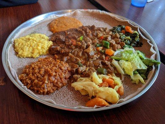 Meat combo and veggie combo (both orders on the same plate)