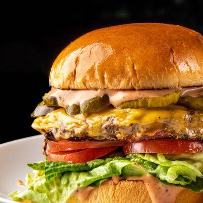 CRU BURGER* Choice of Grilled Angus Beef, Atlantic Salmon, or Beyond Meat topped with Lettuce, tomato & Cru
Sauce.