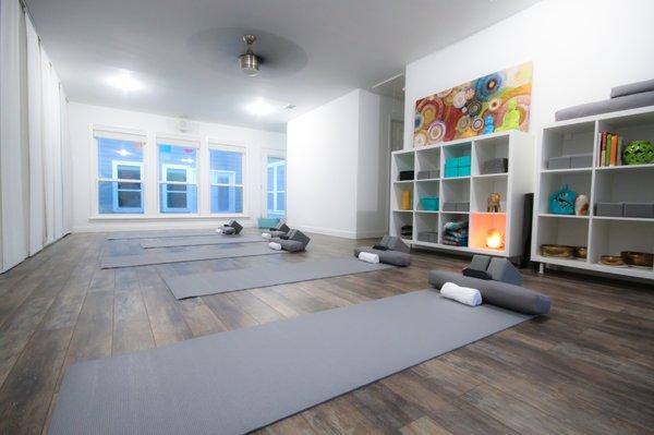 10-mat yoga studio