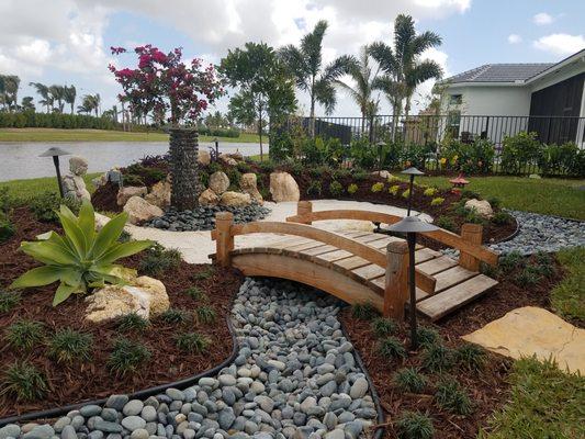 Bring a touch of zen to your routine with this ornamental stone & landscape garden ! Relaxing fountain, ornamental features, step bridge !