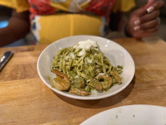 Linguine Al pesto e gamberi