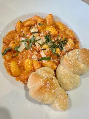 Gnocchi Fresh potato pasta simmered in your choice of marinara, alfredo or vodka sauce.