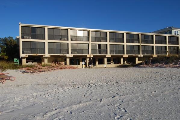 The Anna Maria Island Dream Inn is on the beach!