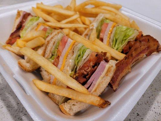 solid club sandwich w fries