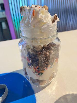 Mason jar sundae with coco pebbles and recees puffs