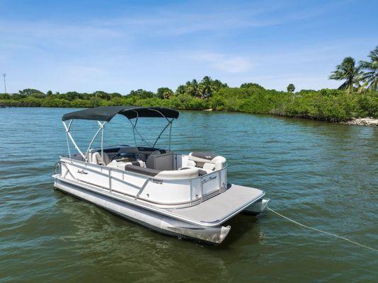 Pontoon Boat - Florida Boat Rentals, Vero Beach