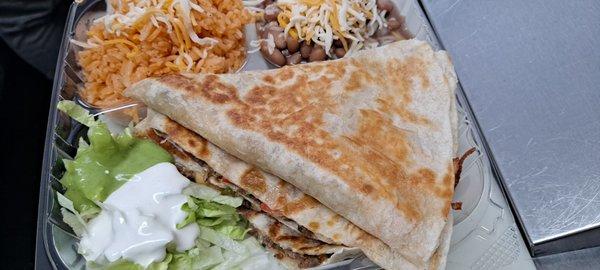 Combo quesadilla.