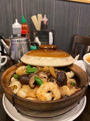 Clay pot rice w/ seafood