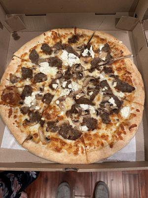 White pizza with mushrooms and meatballs