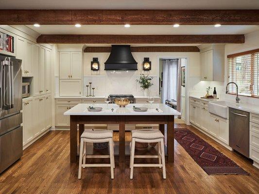 New England Style Kitchen in Lake Oswego