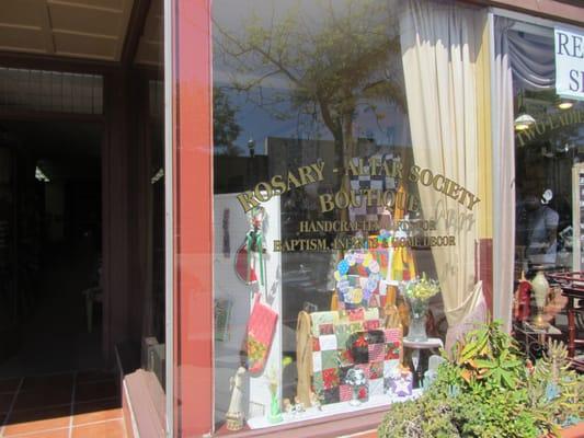 small store next to the Mission's gift shop