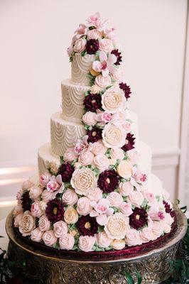 My wedding cake from Veronica's Sweetcakes...I think it is the most beautiful cake ever...