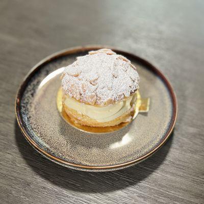 Crème Puff.