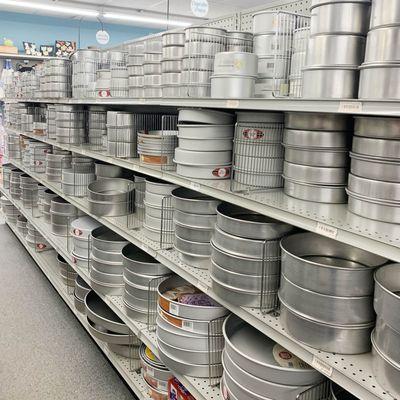 Round, square, sheet, and specialty cake pans and bakeware.