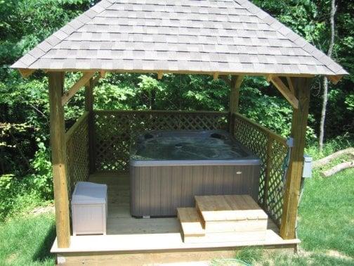 Hot tub at The Lake House