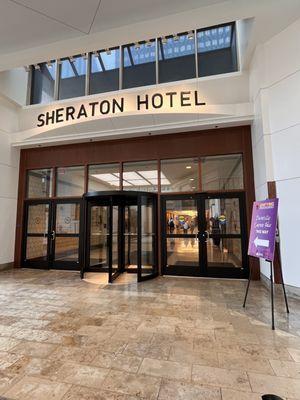 The other entrance to the Sheraton through the Prudential Center and shopping area. So convenient to grab a coffee!