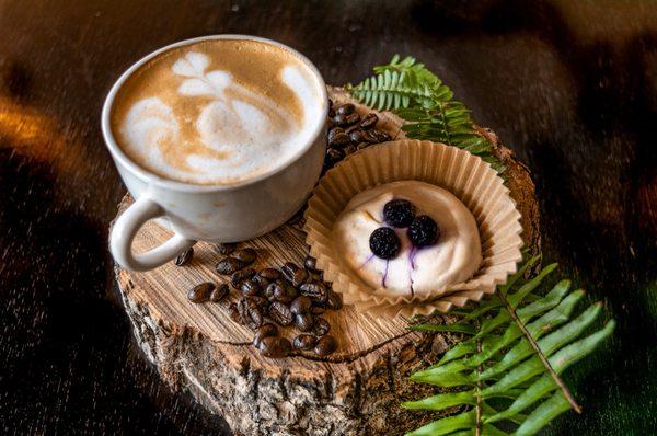 Raw vegan cheesecake and cappuccino !