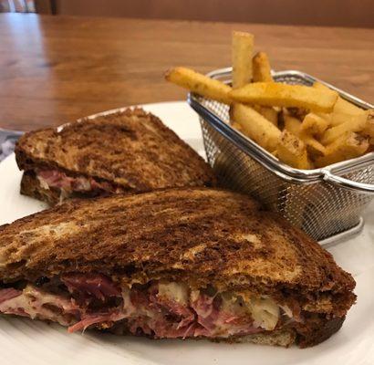 Reuben sandwich with fries