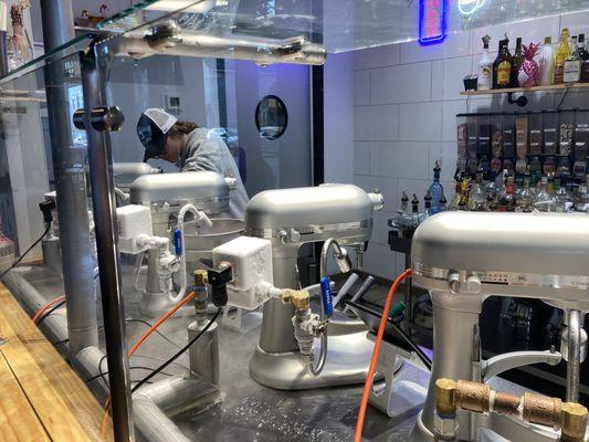 Ice cream mixers, cooled with liquid nitrogen