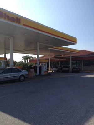 The Italian Market is located in this Shell gas station.