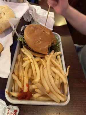 Vegan smash burger w/ fries