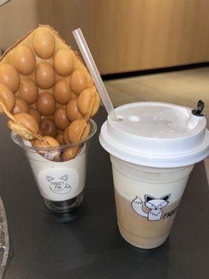 Oolong milk tea with foam cheese and plain egg puffle