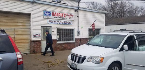 Harpin's Tire Shop