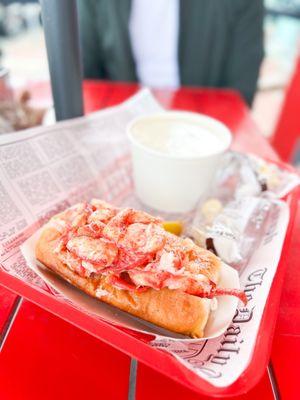 Quite possibly the best Lobster Roll in town! | www.moniquedao.com