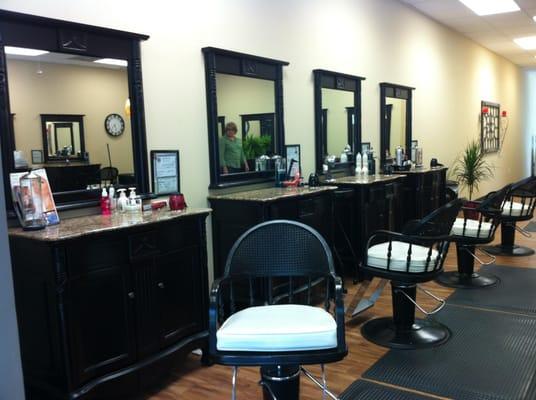 Shear Reflections Salon stations.