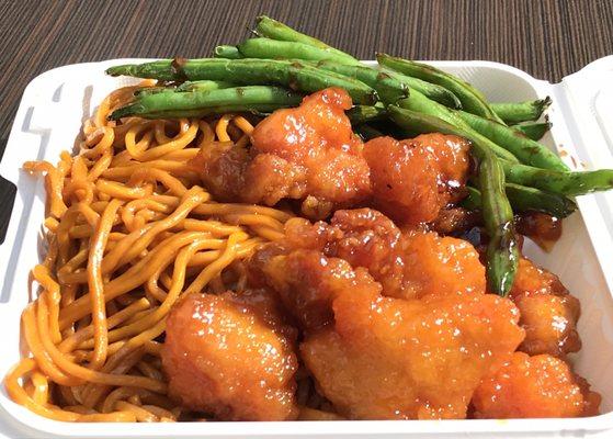 String beans and orange chicken. Lighting by Newport Mall skylight.