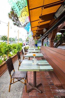 Outdoor sidewalk dining to people watch.