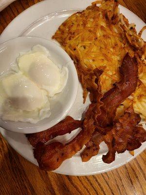 Crispy bacon, poached eggs and hash brown