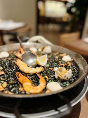 Paella Negra - Medium   Serves 2