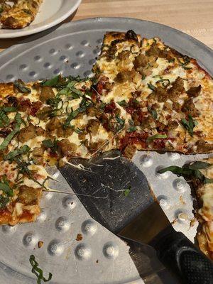 Build your own pizza, thin crust, Italian sausage, fresh basil, caramelized onions, sun dried tomatoes, and toasted garlic.